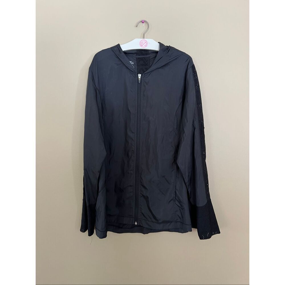 Maurices In Motion Black Light Weight Zip Up Top Woman’s Size 2 Stains/Marks